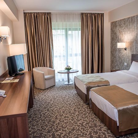 Hotel Arnia Iasi Buitenkant foto