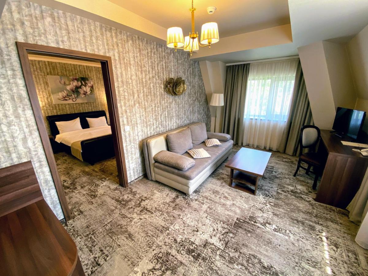 Hotel Arnia Iasi Buitenkant foto