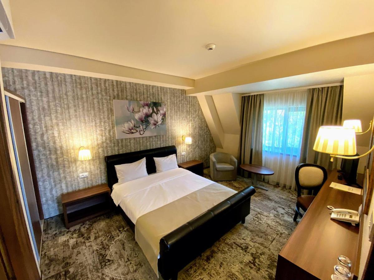 Hotel Arnia Iasi Buitenkant foto