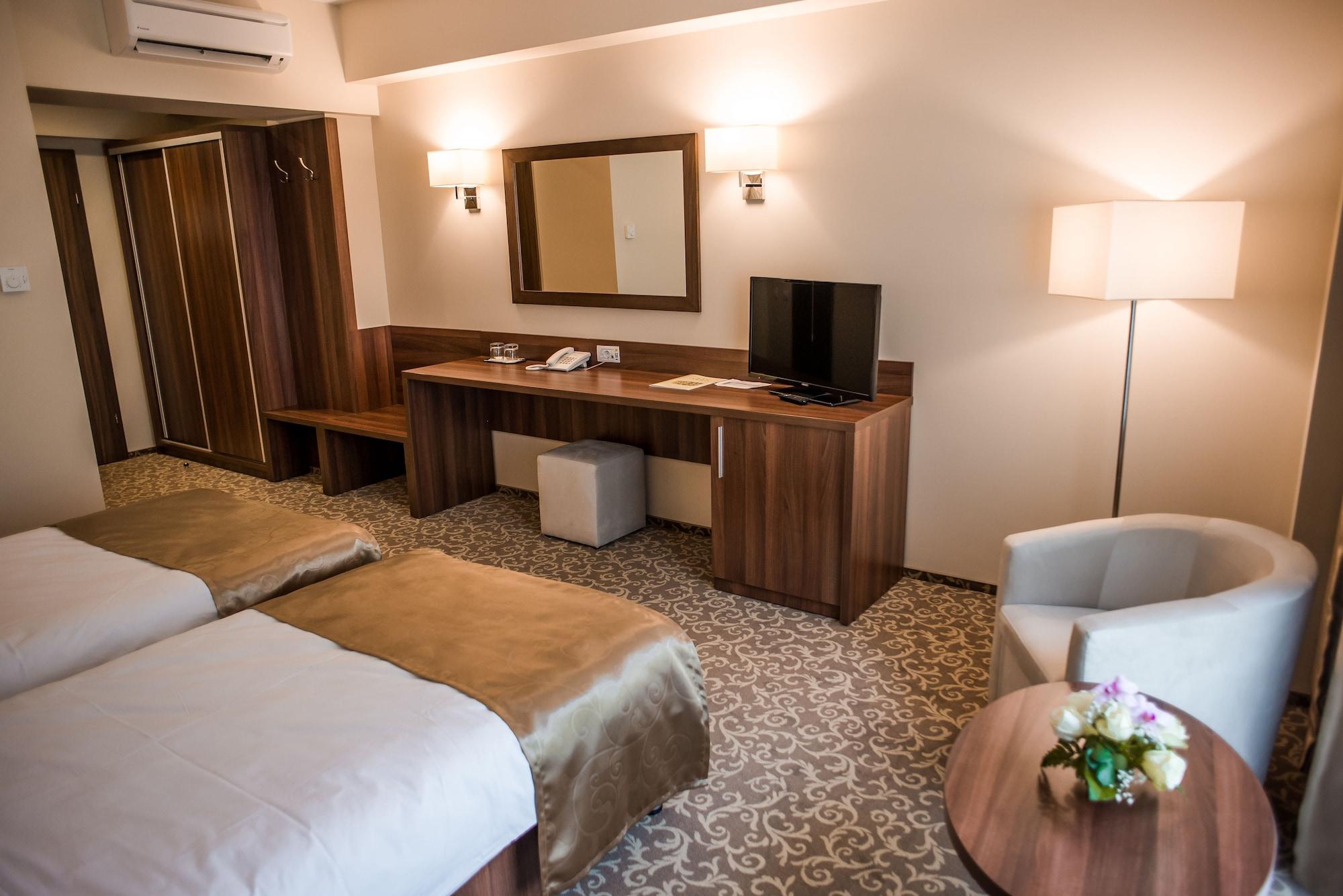 Hotel Arnia Iasi Buitenkant foto