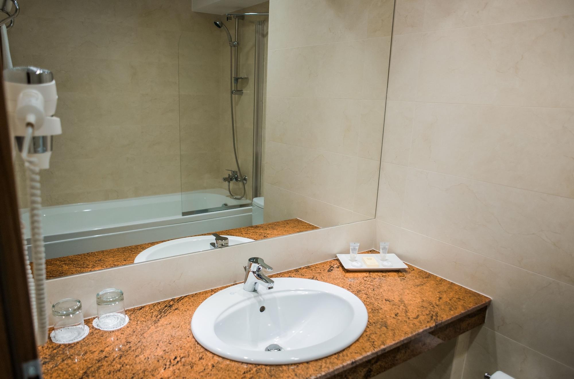 Hotel Arnia Iasi Buitenkant foto