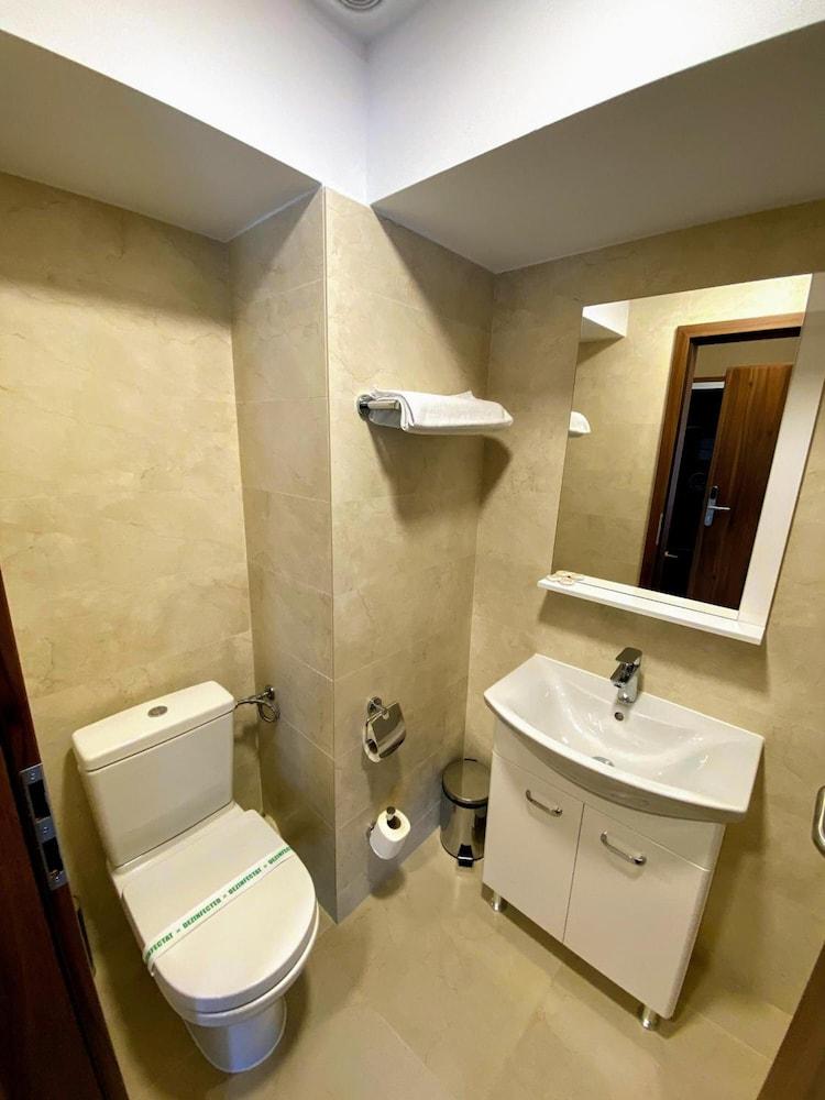 Hotel Arnia Iasi Buitenkant foto