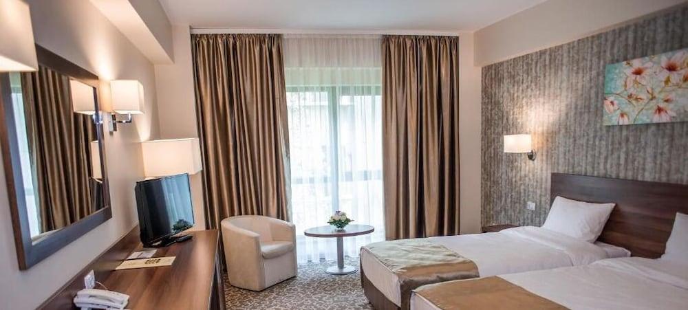 Hotel Arnia Iasi Buitenkant foto