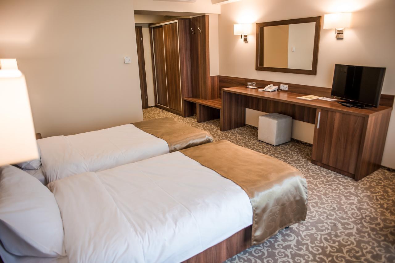Hotel Arnia Iasi Buitenkant foto