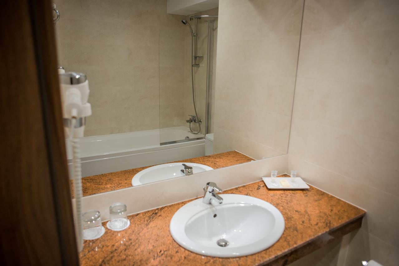 Hotel Arnia Iasi Buitenkant foto