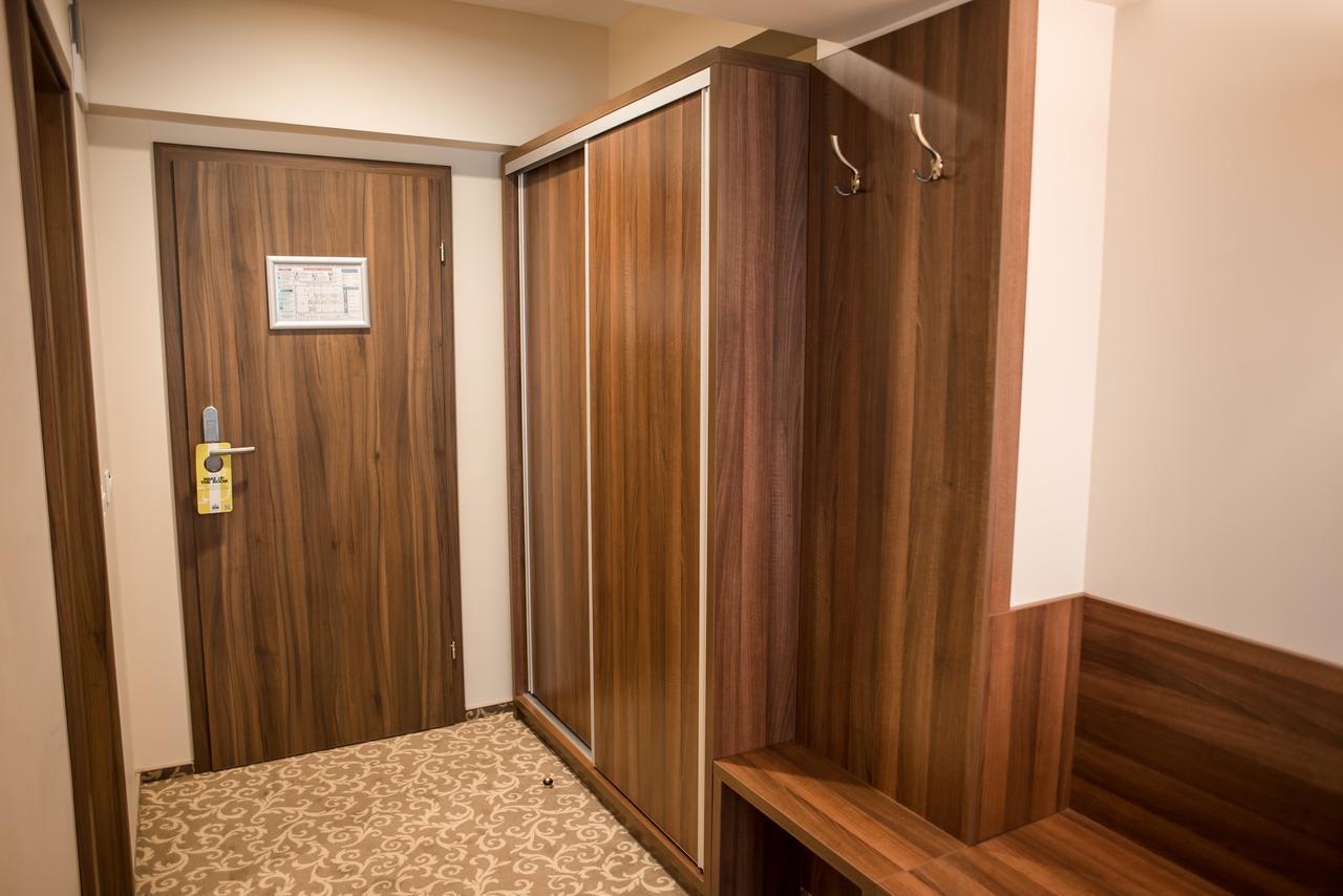 Hotel Arnia Iasi Buitenkant foto