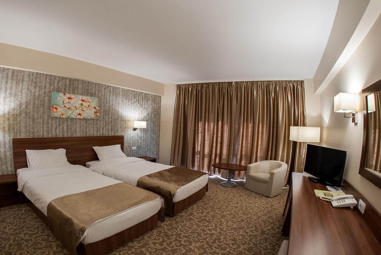 Hotel Arnia Iasi Buitenkant foto