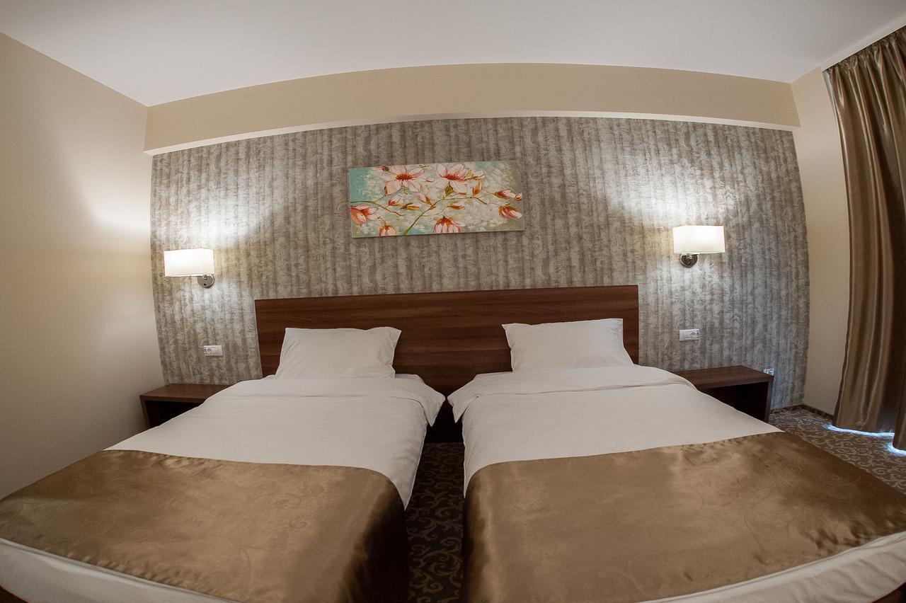 Hotel Arnia Iasi Buitenkant foto