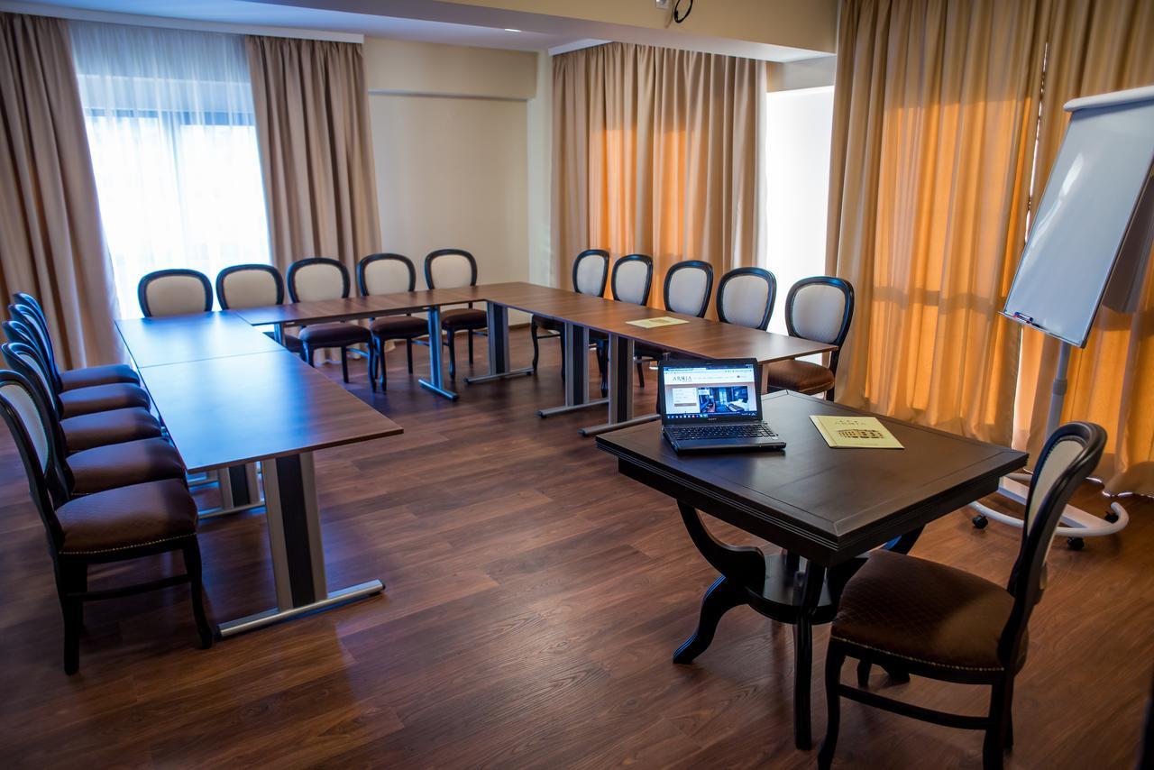 Hotel Arnia Iasi Buitenkant foto