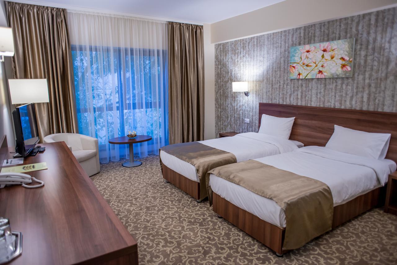 Hotel Arnia Iasi Buitenkant foto