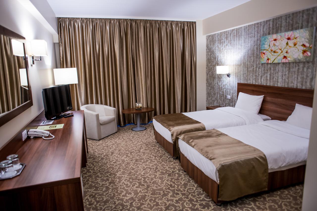 Hotel Arnia Iasi Buitenkant foto