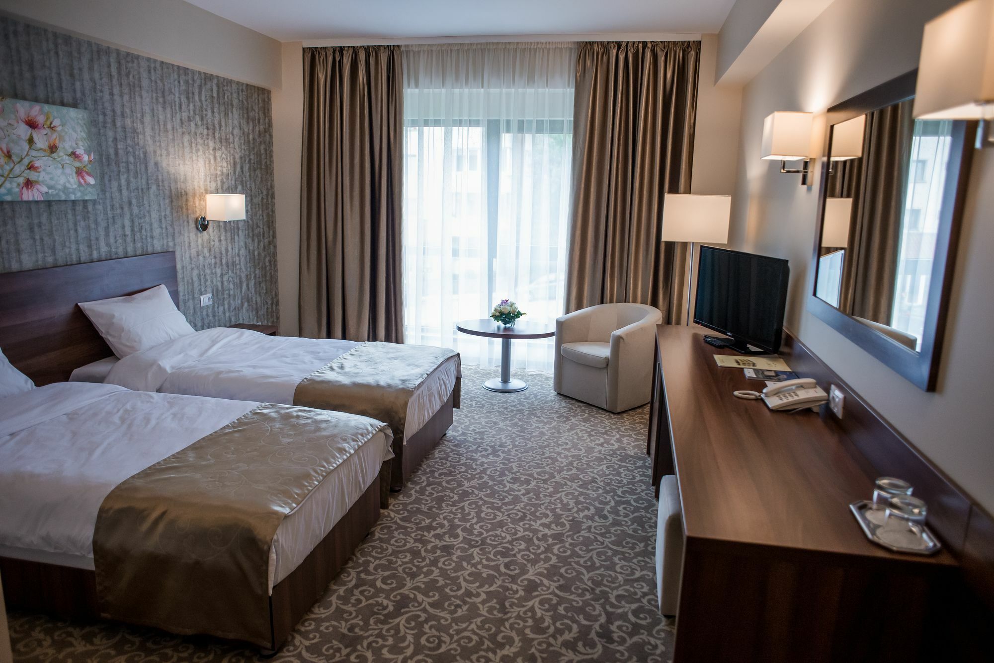 Hotel Arnia Iasi Buitenkant foto