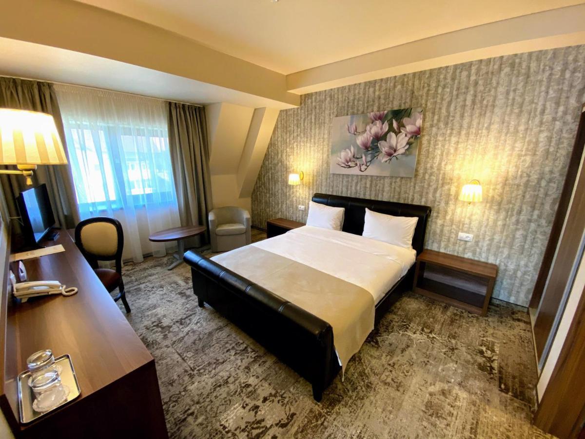 Hotel Arnia Iasi Buitenkant foto