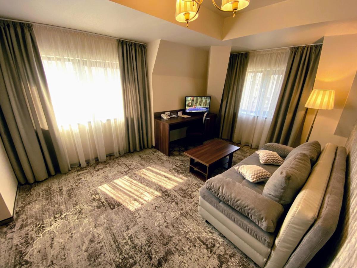 Hotel Arnia Iasi Buitenkant foto
